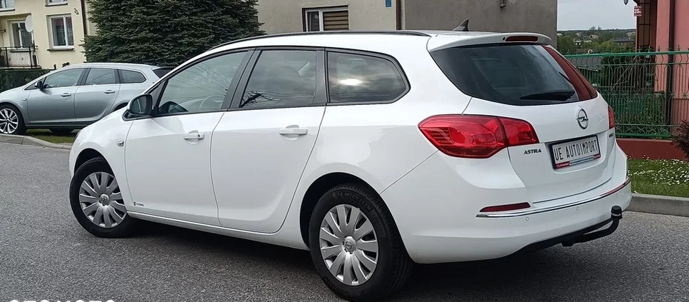 Opel Astra cena 28100 przebieg: 202000, rok produkcji 2013 z Staszów małe 154